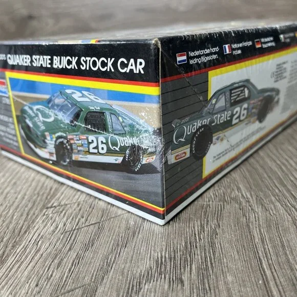 Monogram #26 Ricky Rudd Quaker State Buick Regal 1:24 Scale #2786 Model Kit 1989 - Picture 6 of 10